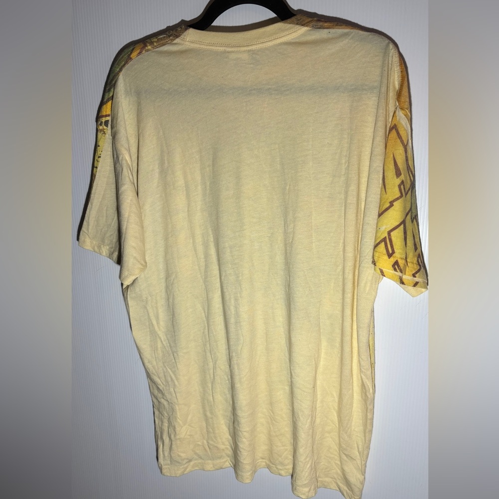 Graphic Print Men's Shirt size XL - Picture 3 of 3